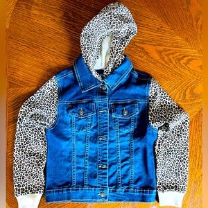 Used but in good shape jacket with hood for girls